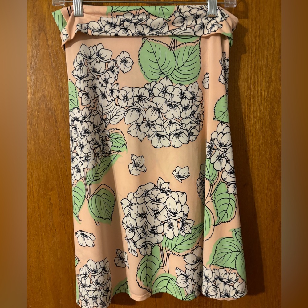lularoe Skirt Peach And White Floral Size Medium
